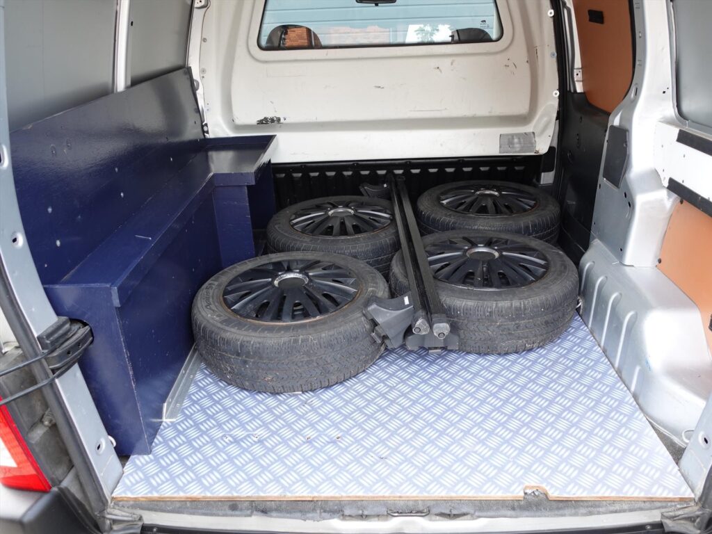 Citroen-Berlingo-1-6-HDI-800-13