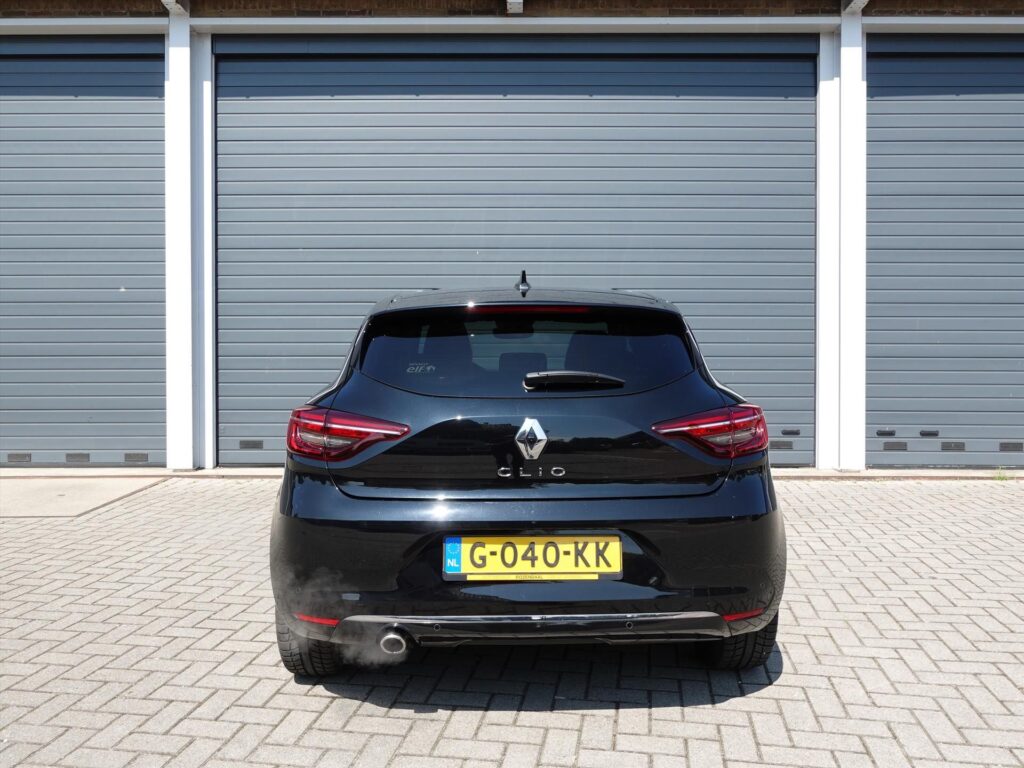 RENAULT-Clio-1-0-TCe-100pk-Initiale-Paris-3