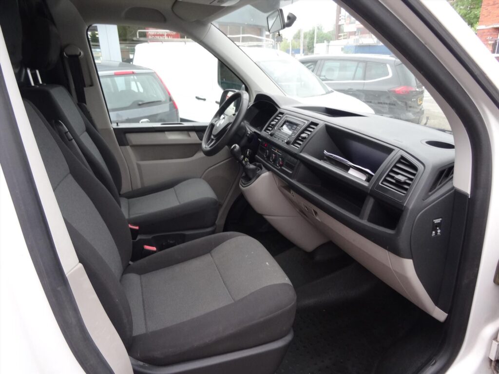 VOLKSWAGEN-Transporter-CDC-2-0-TDI-102pk-L2H1-340-2800-Euro-6-15