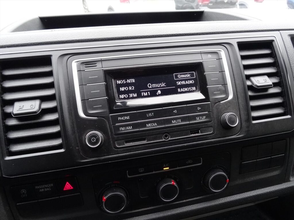 VOLKSWAGEN-Transporter-CDC-2-0-TDI-102pk-L2H1-340-2800-Euro-6-4