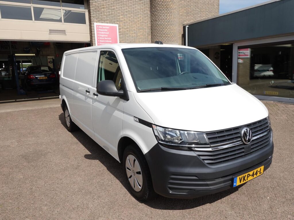 Volkswagen-Transporter-GB-2-0-TDI-110pk-L2H1-340-2800-Economy-Business-14