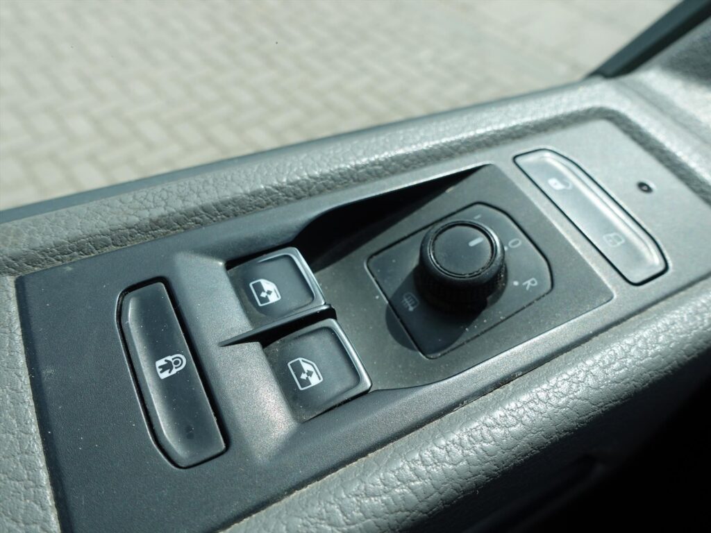 Volkswagen-Transporter-GB-2-0-TDI-110pk-L2H1-340-2800-Economy-Business-22