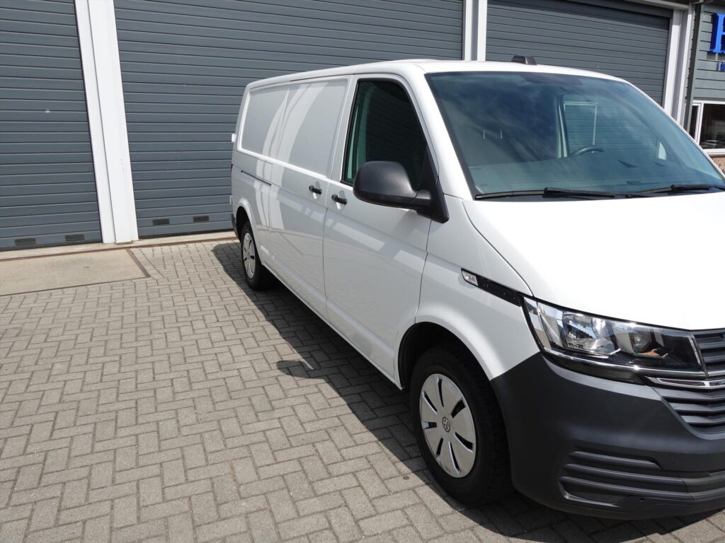 Volkswagen-Transporter-GB-2-0-TDI-110pk-L2H1-340-2800-Economy-Business-4