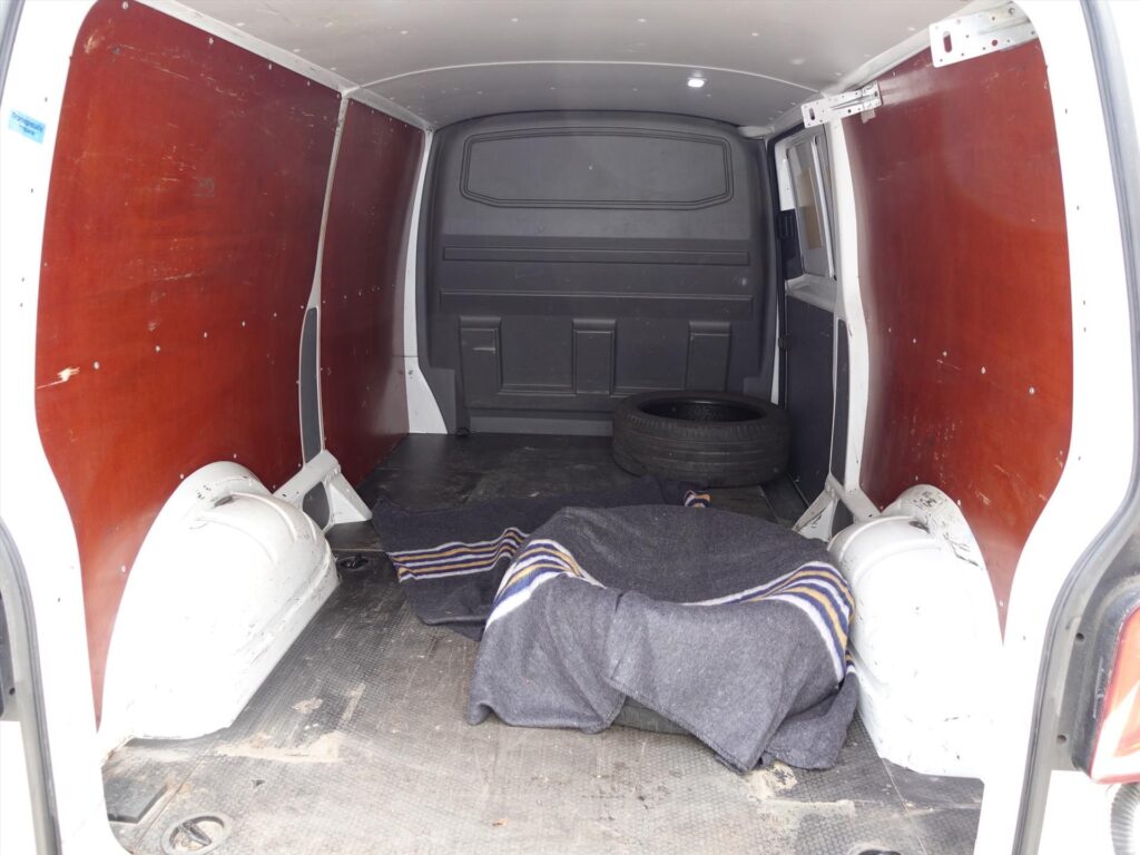 Volkswagen-Transporter-GB-2-0-TDI-110pk-L2H1-340-2800-Economy-Business-8